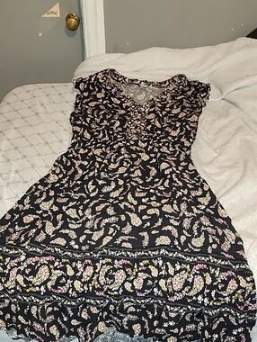 Old Navy Black Floral V-Neck Tiered Midi Dress